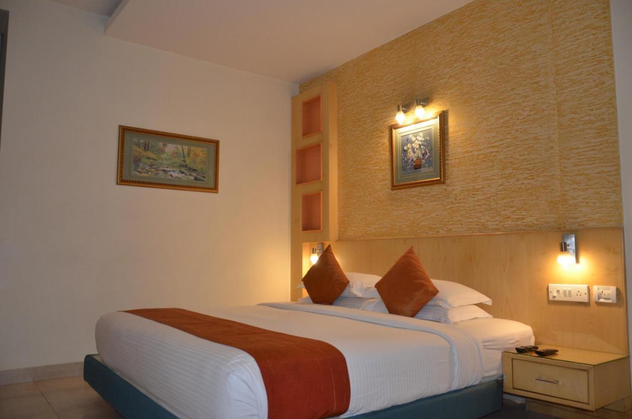 Hotel Silicrest Bangalore Exteriör bild